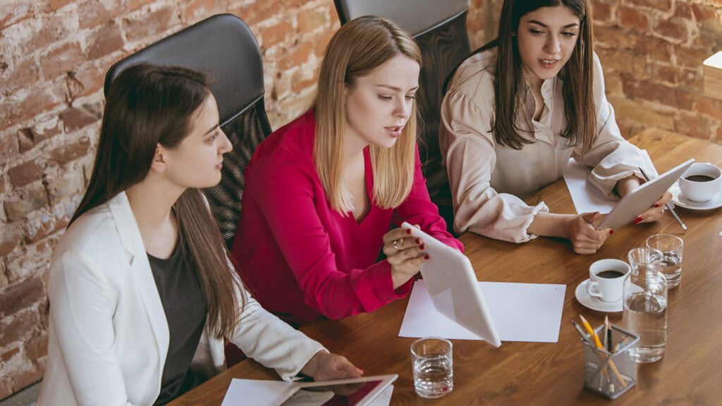 cursos online gratis desarrollo del liderazgo femenino