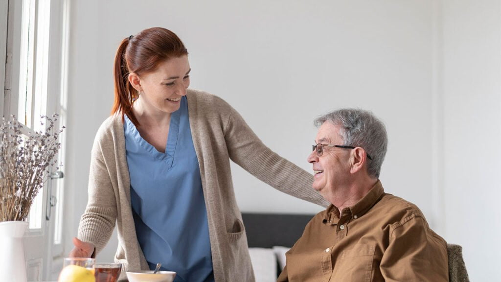 cursos online gratis atención integral adulto mayor.